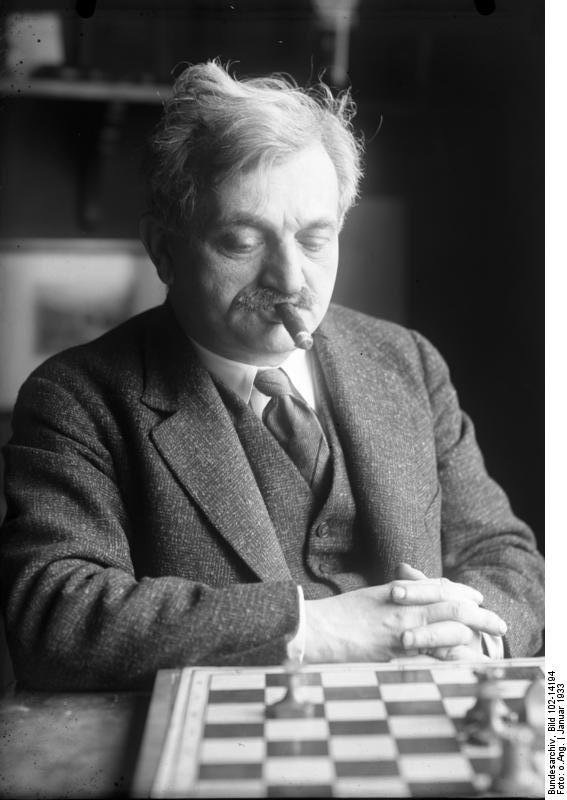 Emanuel Lasker fumando