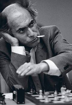 Mikhail Tal fumando